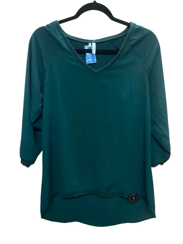 Top Long Sleeve By Maurices In Green, Size: M