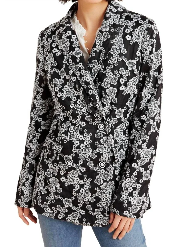 Trendy Women's Collection Kylie Floral Blazer In Black