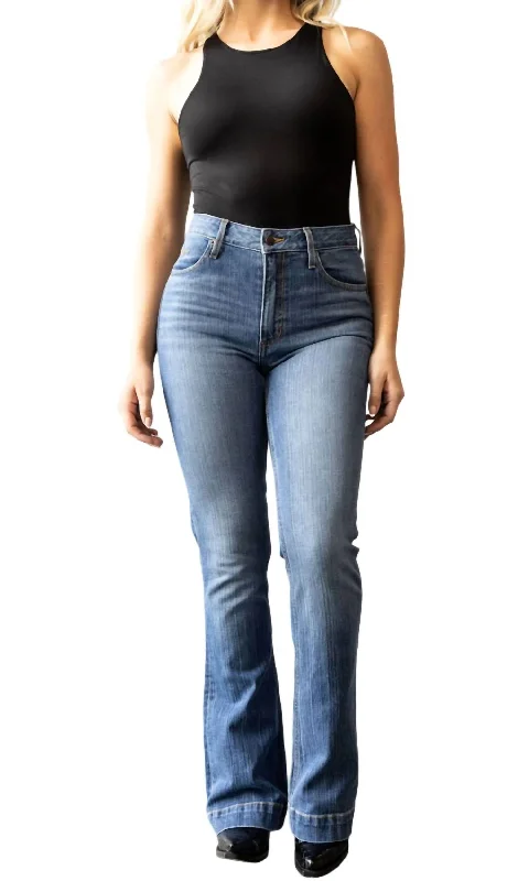 Trendy Street Style Attire Jennifer Jeans In Mid Wash